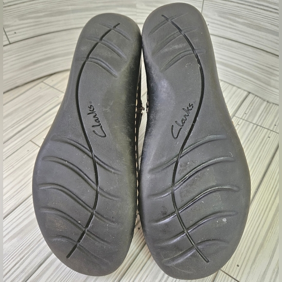 Clarks Collection Leather Ankle Boots in Ashland Pine Burgundy Size 8.5 - Picture 9 of 11